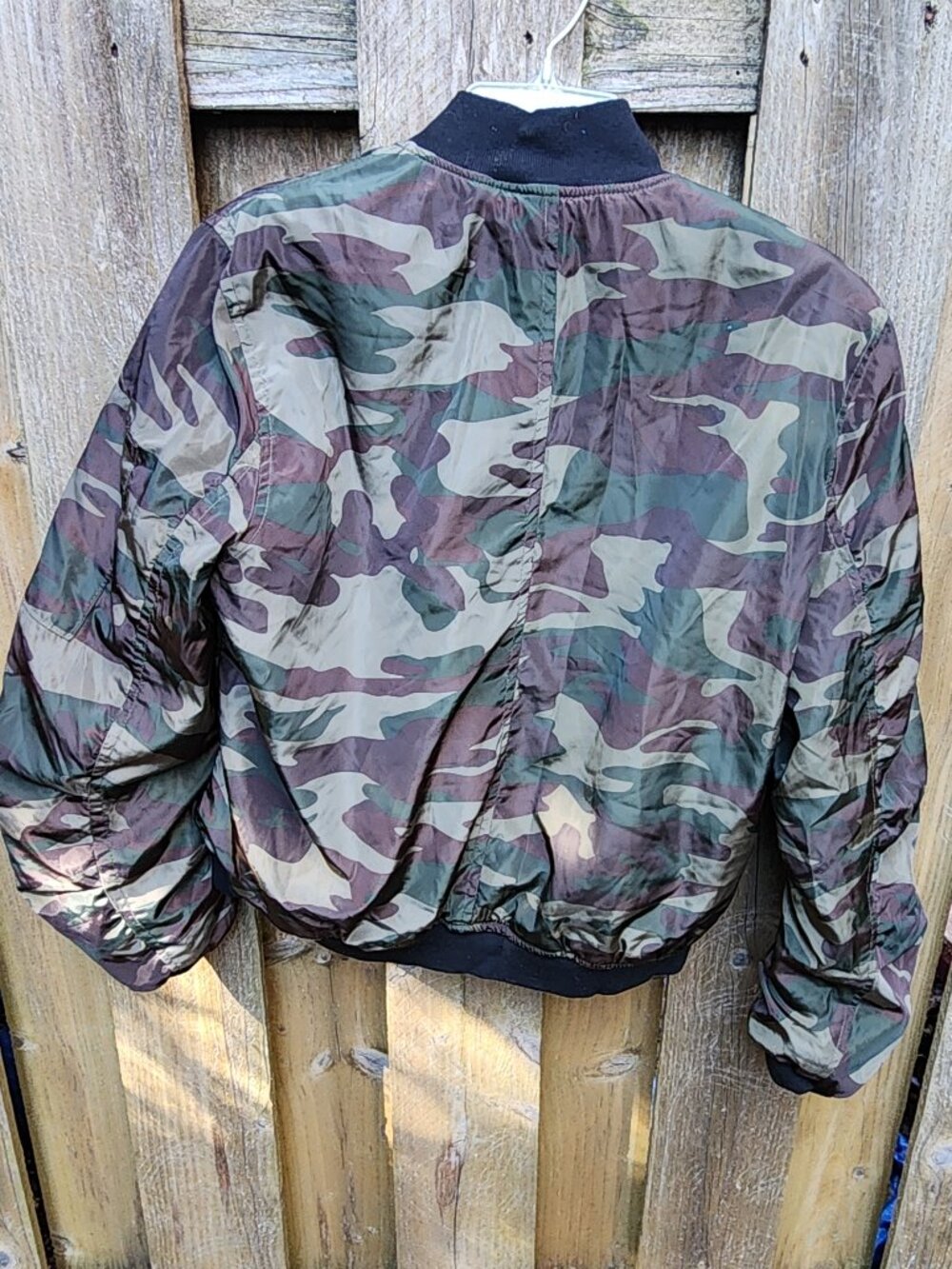EUC Women's XL Angel Kiss Cropped camo satin bomber jacket (juniors) - Picture 14 of 14